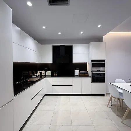 Azure Serenity 11 Apartman
